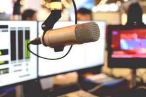 a microphone in front of a computer